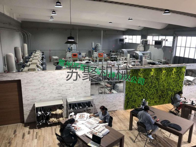輸送式噴砂機（意大利）客戶使用現(xiàn)場